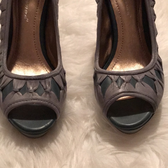 BCBG platform pump peep toe - Picture 2 of 7